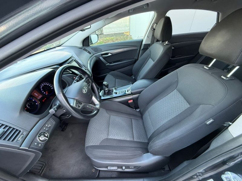 hyundai-i40-2012-1-7-diesel-136-cp-243-000-km