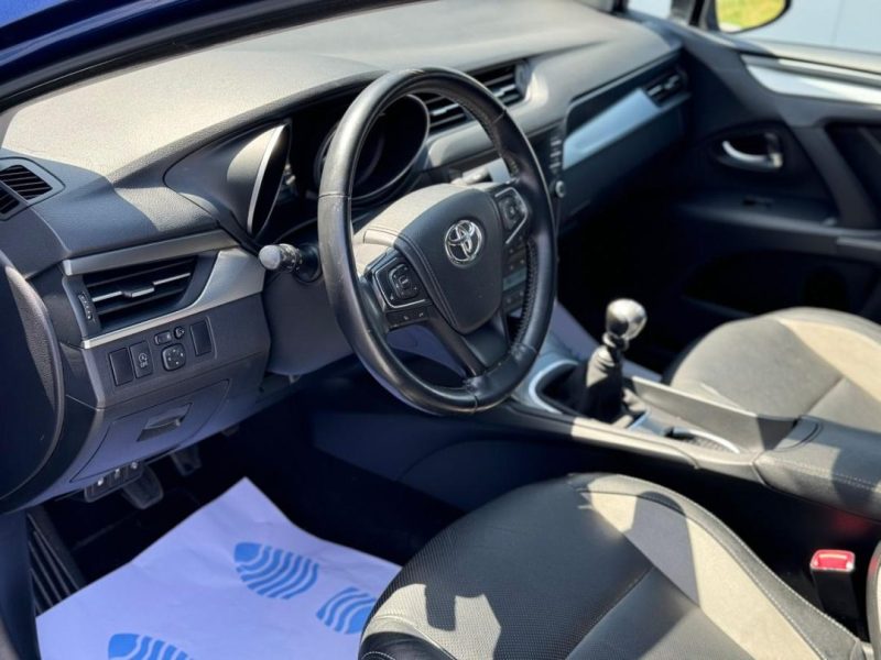 toyota-avensis-executive-2015-2-0-diesel-143-cp-192-000-km