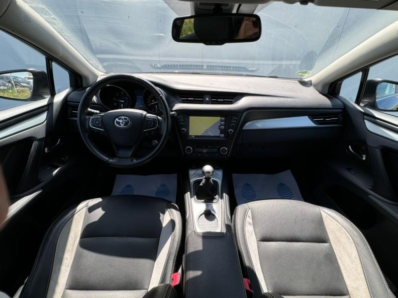 toyota-avensis-executive-2015-2-0-diesel-143-cp-192-000-km